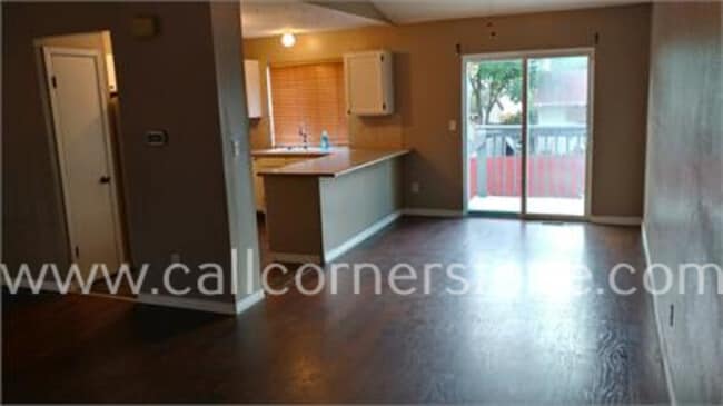 Building Photo - 2570 Clarendon Dr