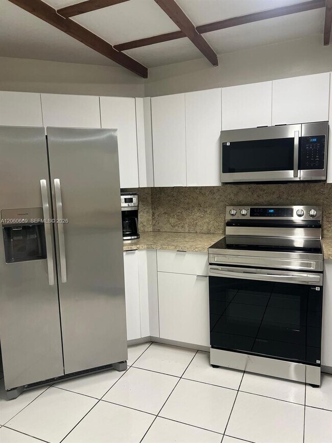 Foto del edificio - 10241 NW 9th St Cir