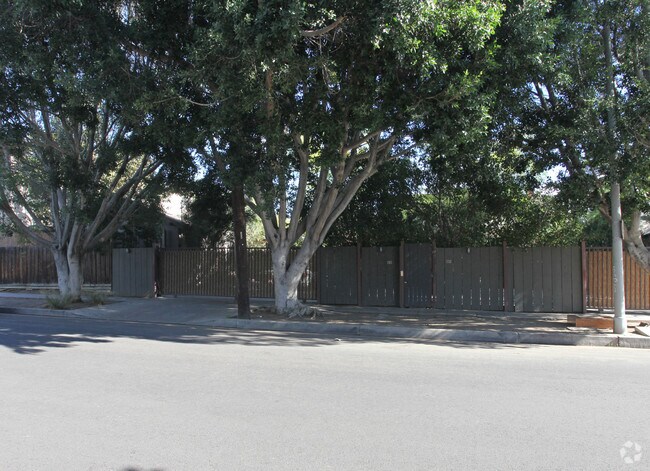 Building Photo - 1752-1762 Garfield Pl