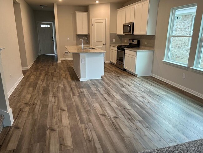 Building Photo - 403 Osier Pass