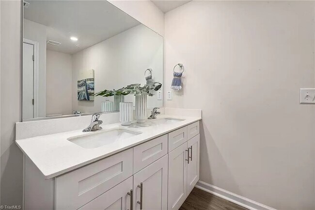 Foto del edificio - 1115 Evelynnview Ln