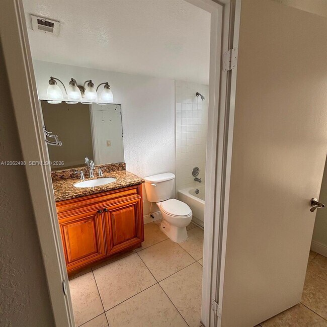Foto del edificio - 1502 Lake Crystal Dr