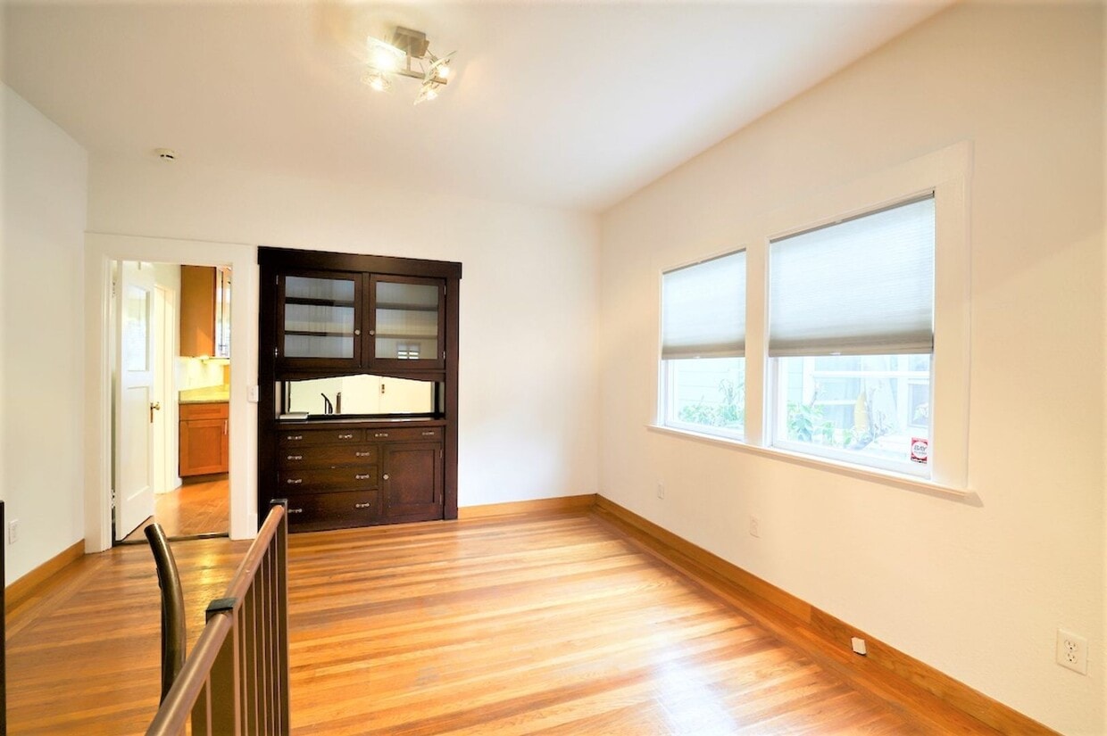 5142 Clarke St Unit 5142, Oakland, CA 94609 Room for Rent in Oakland
