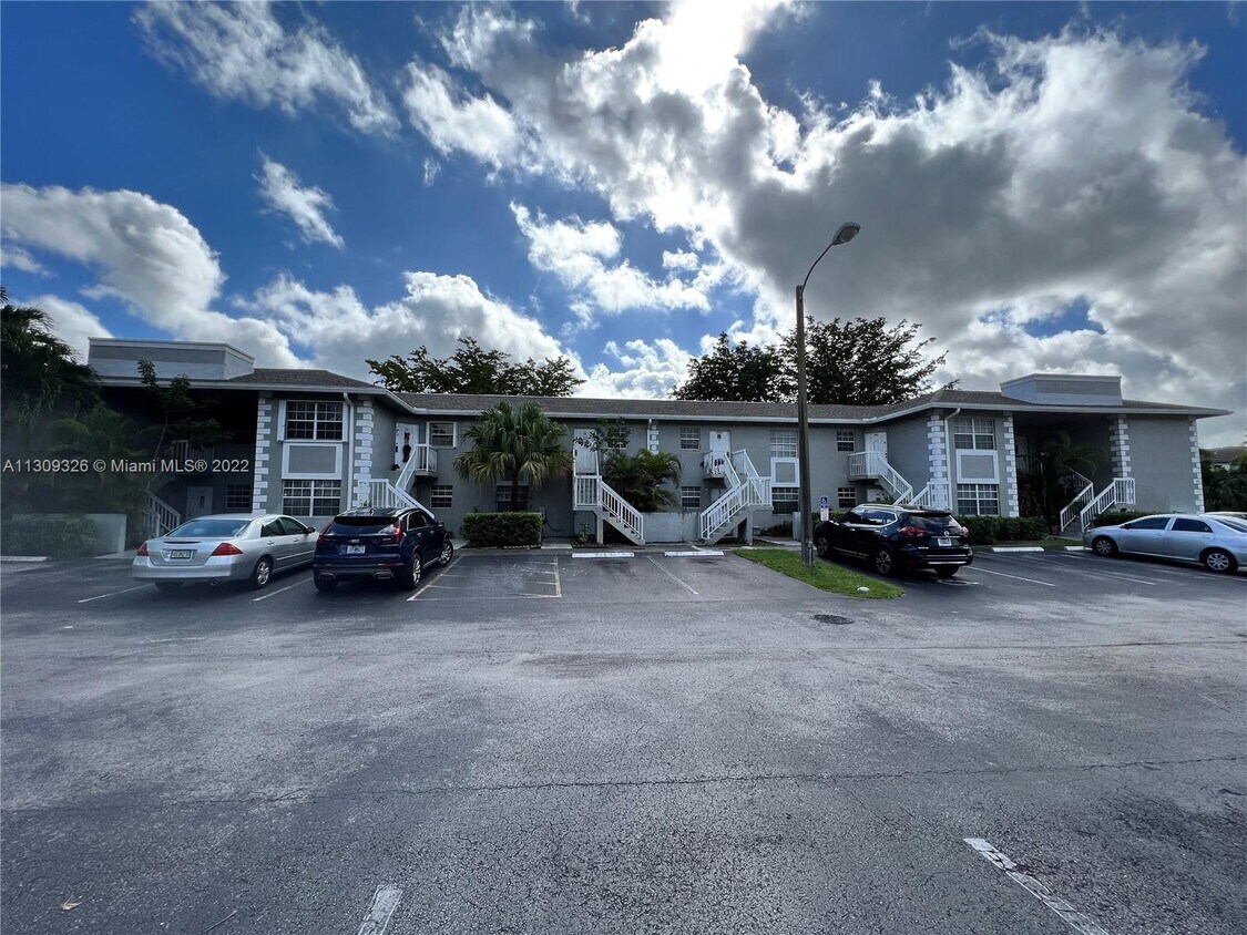 470 NE 210th Cir Terrace Unit 20111, Miami, FL 33179 Condo for Rent