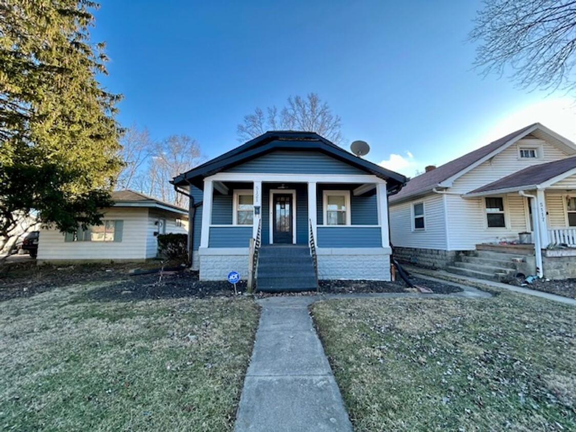 Primary Photo - Charming 2 bedroom home, close to downtown...