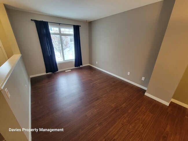 Building Photo - 1804-1870 70 St SW