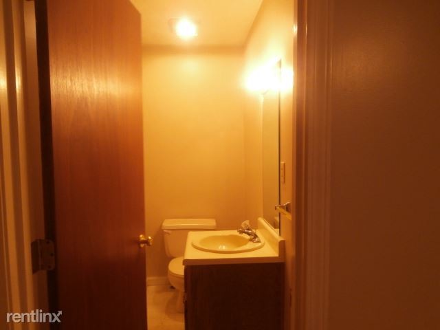 Building Photo - 2 br, 1.5 bath Townhome - 1136 Northwood L...