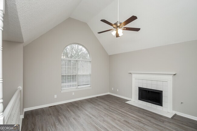 Building Photo - 4058 Five Oaks Ct
