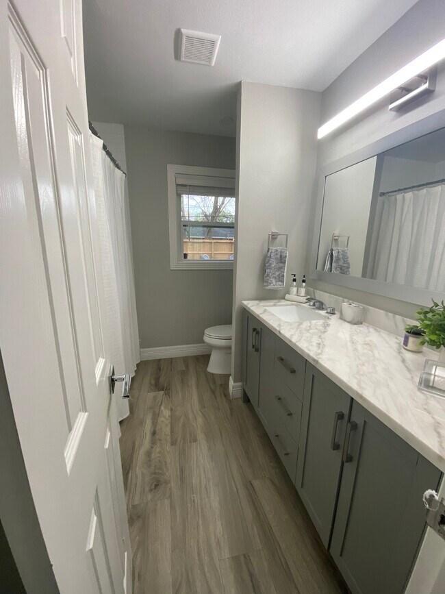Foto del edificio - 7917 Ridgeview Dr
