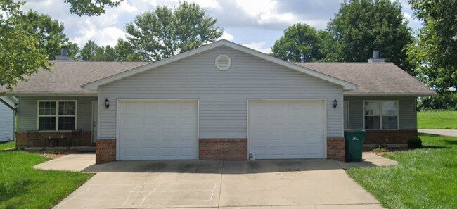 Building Photo - 128 Autumn Pine Dr