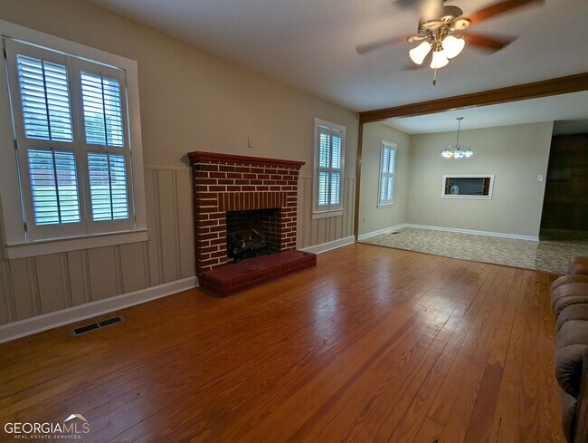 Foto del edificio - 6086 Lights Ferry Rd