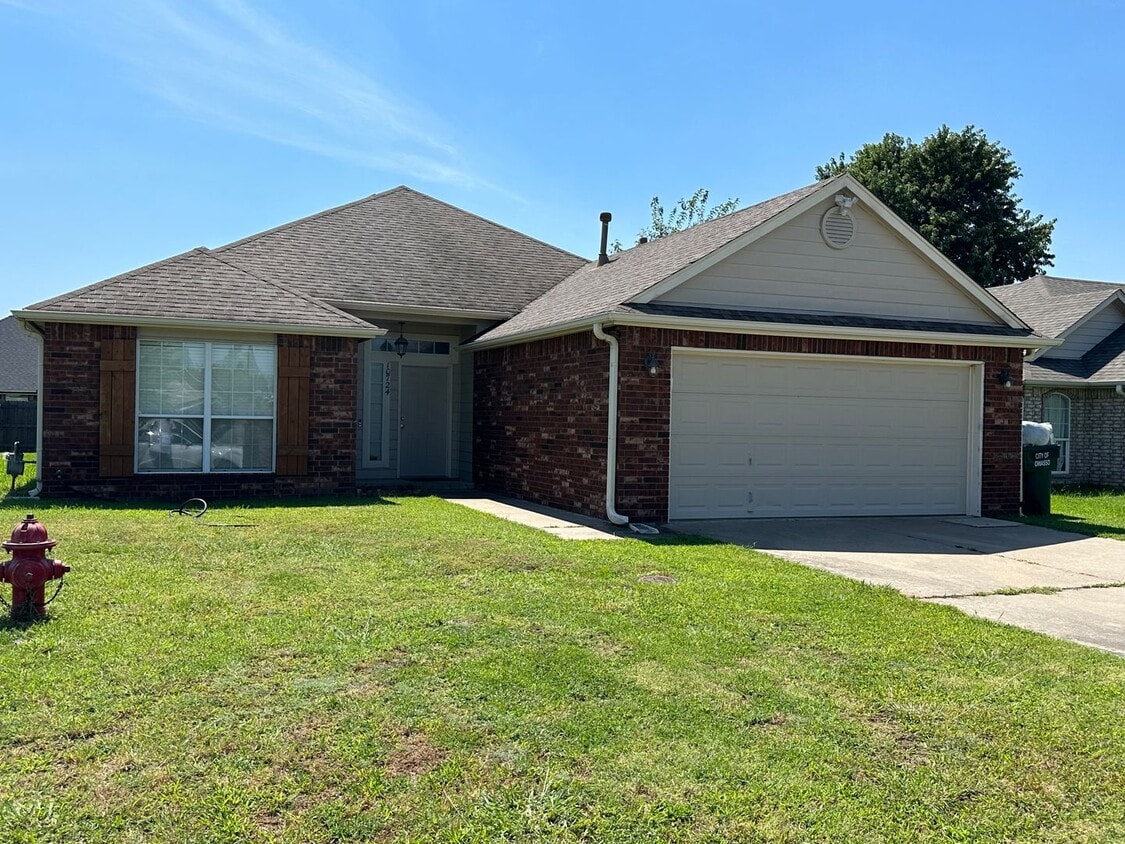 Primary Photo - 3 bedroom + Office in Owasso Schools!