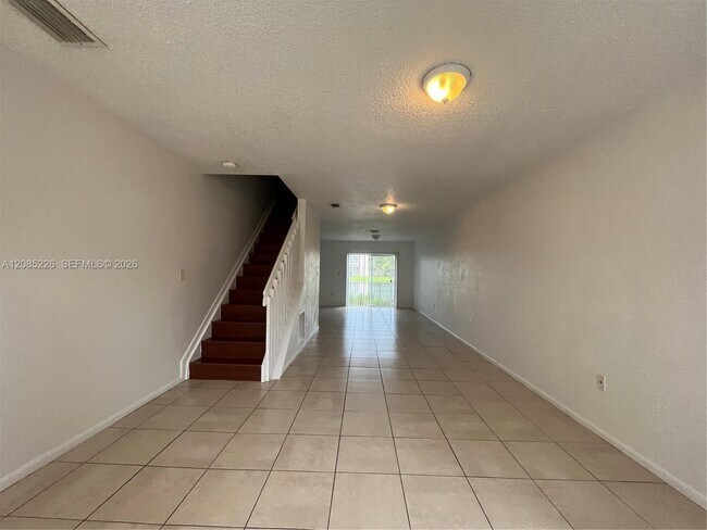 Foto del edificio - 8467 SW 22nd St