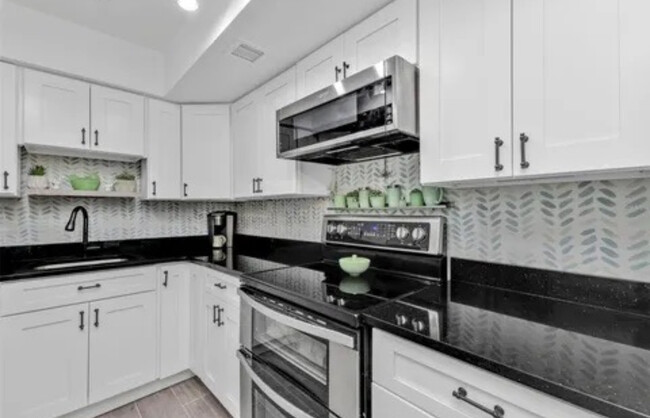 Kitchen - 21287 Gertrude Ave