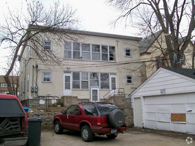 Building Photo - 3824 Chicago Ave