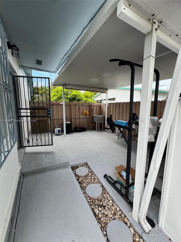 Foto principal - 4902 SW 102nd Ave