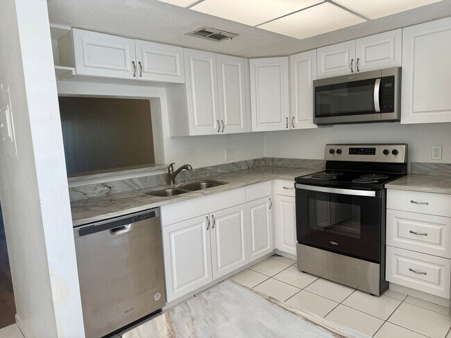 Foto del edificio - Dunedin 55+ 2/1 Condo