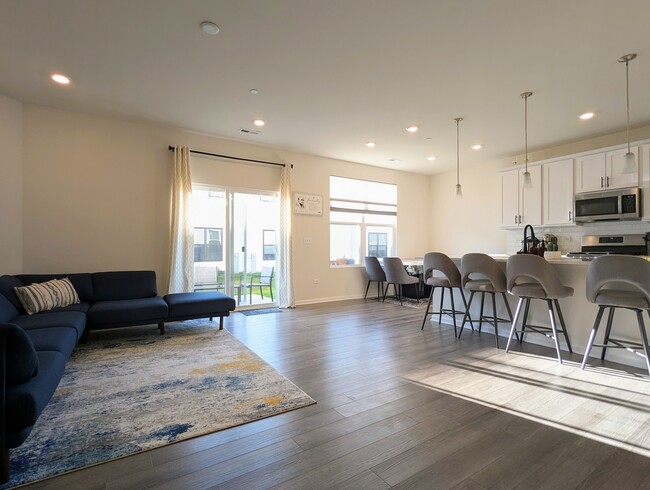 Building Photo - 3113 Geranium Way