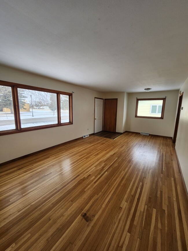 Building Photo - ***1 month Free with a 15-month lease.***3...