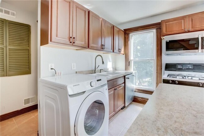 Foto del edificio - 32 Birch Crescent St