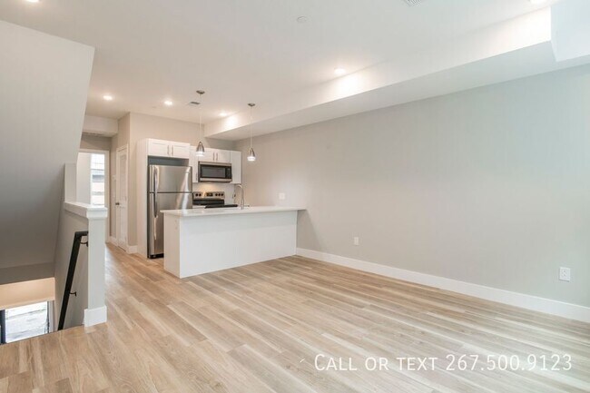 Building Photo - 2009 N Darien-2