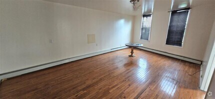Building Photo - 263 W Merrick Rd
