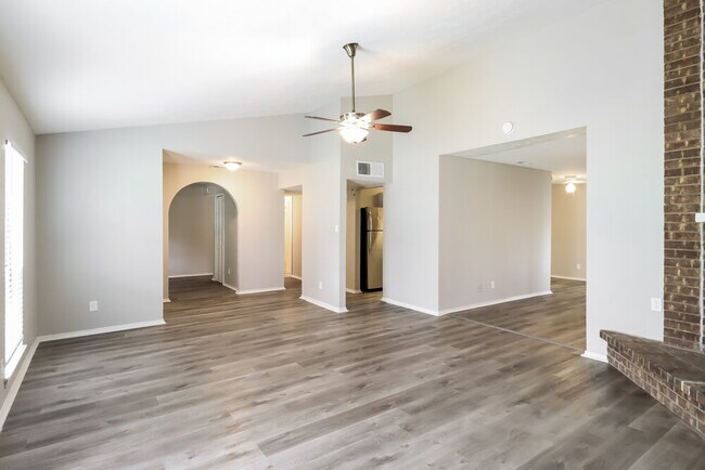 Foto del edificio - 1702 Clark Trail