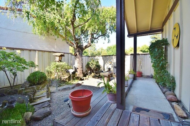 Building Photo - 2 br, 1 bath House - 2380 Goldcrest Cir