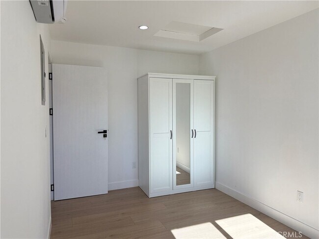 Foto del edificio - 22917 Sherman Way