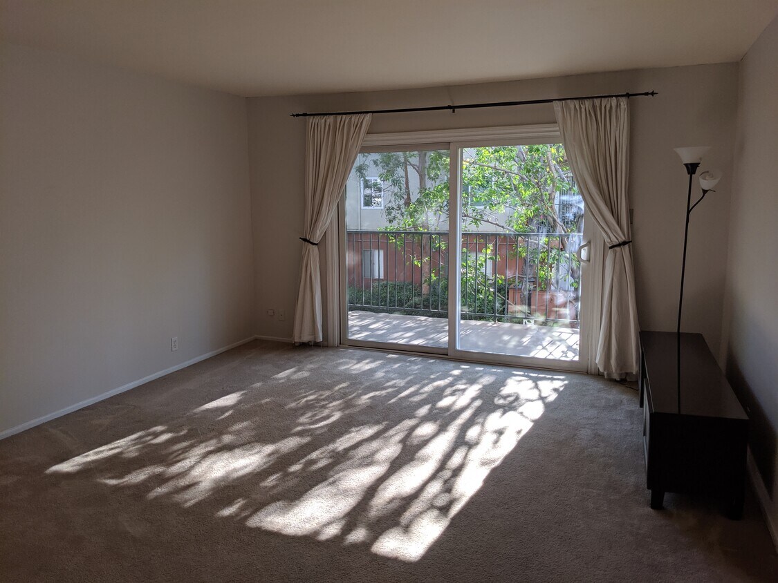 Photo - 400 N Acacia Ave (Fullerton, CA)