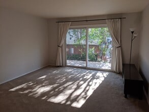 Building Photo - 400 N Acacia Ave