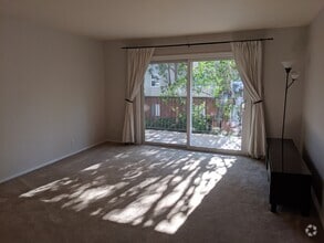 Building Photo - 400 N Acacia Ave