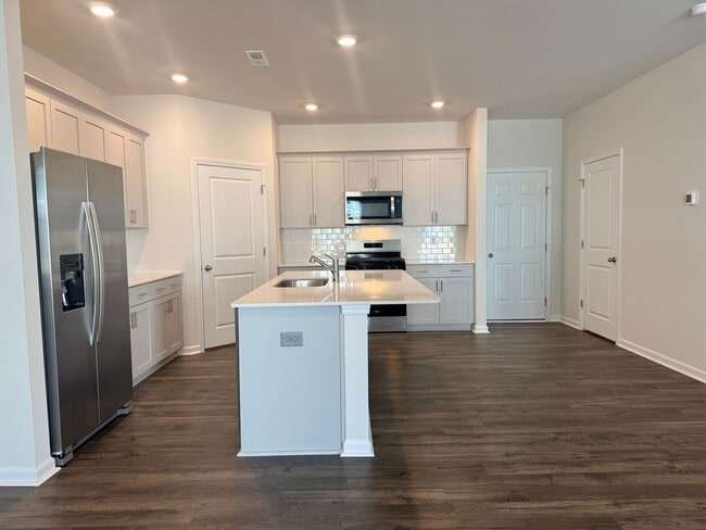 Building Photo - AMAZING NEW CONSTRUCTION Townhome, With Wonderful Amenities!