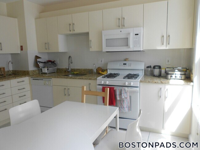 Foto del edificio - 63 Fairbanks St