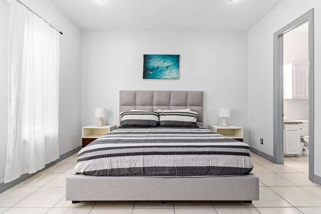 Building Photo - 117 E Campeche St