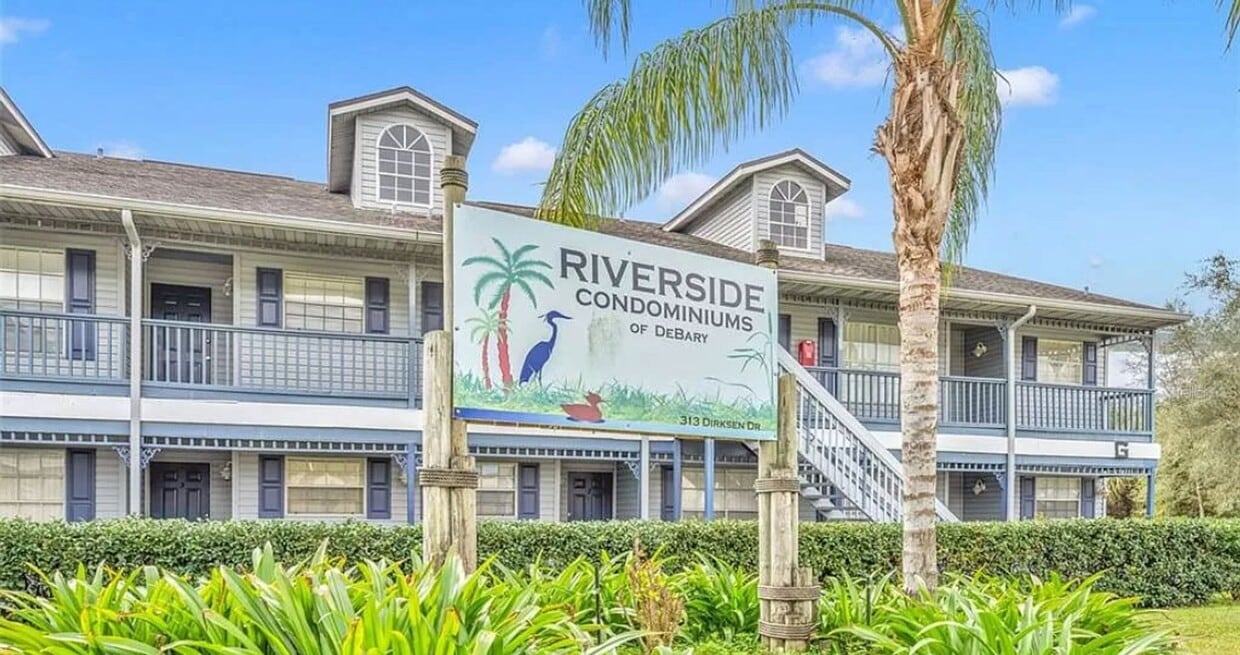 Waterfront Community Downstairs Condo - Waterfront Community  Downstairs Condo