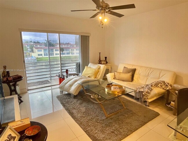 Foto del edificio - 2880 NE 203rd St