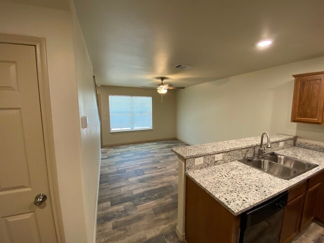 Building Photo - 2304 Sailing Way N