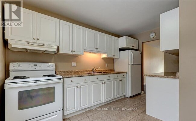 Building Photo - 690 Little Grey St