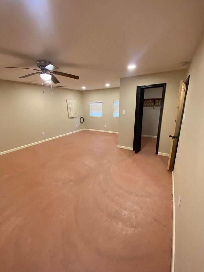 Building Photo - 3540 N Foster Dr