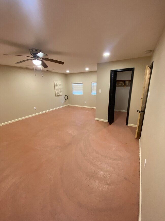 Foto del edificio - 3540 N Foster Dr