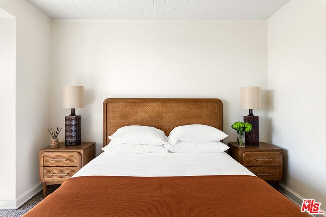 Foto del edificio - 2251 Sunset Heights Dr