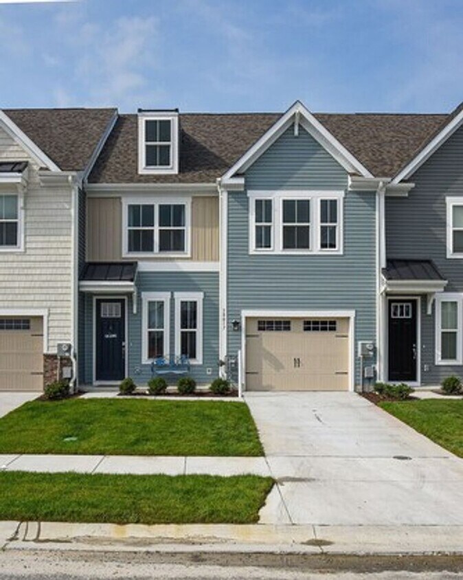 Foto principal - For Rent – Aqua Villa at Bishop’s Landing
