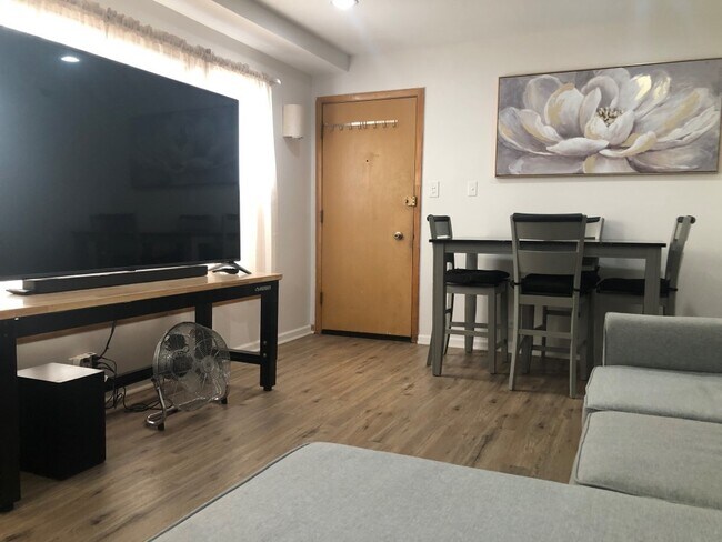 Foto del edificio - 11137 S Emerald Ave