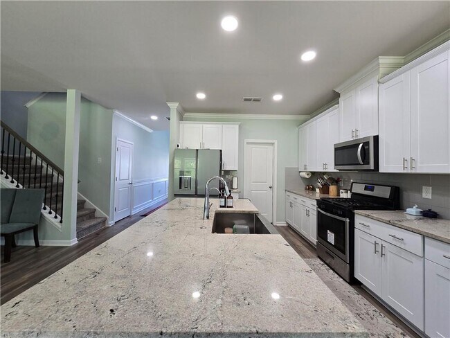 Building Photo - 4709 Dufour Dr