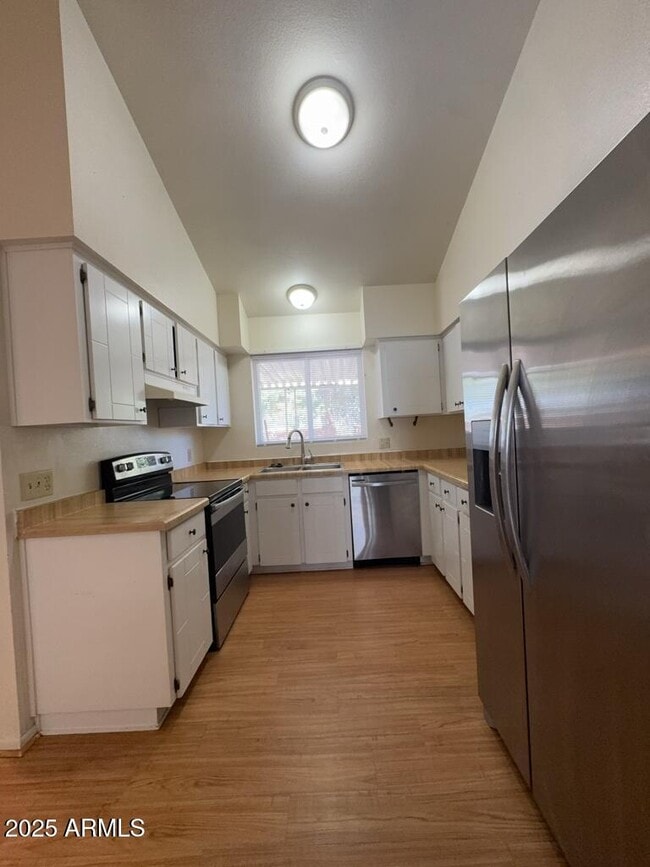 Foto del edificio - 433 Meadows Dr