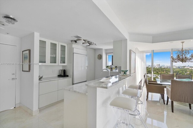 Foto del edificio - 10275 Collins Ave