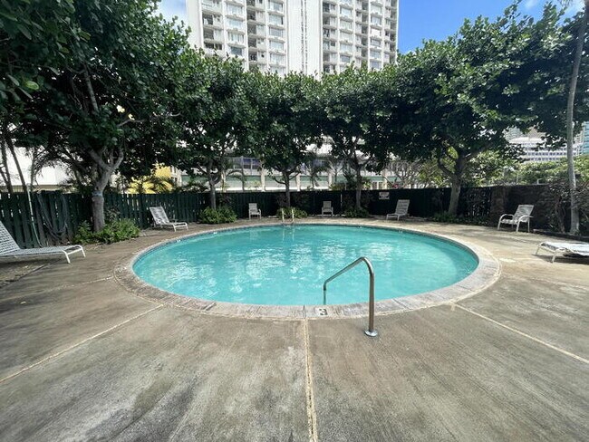 Building Photo - HOLIDAY VILLAGE studio, sec, A/C, lanai, pool