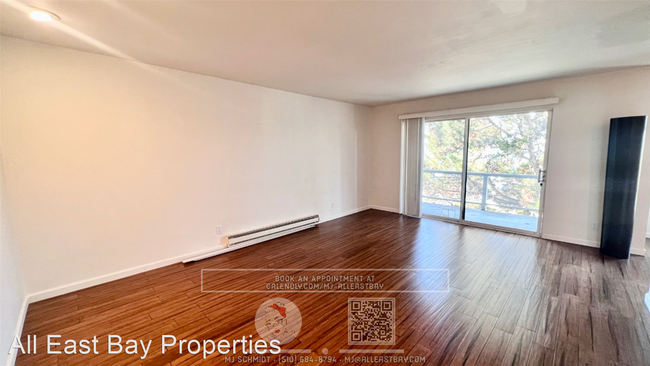 Building Photo - 1 br, 1 bath House - 2 Commodore Dr. #389