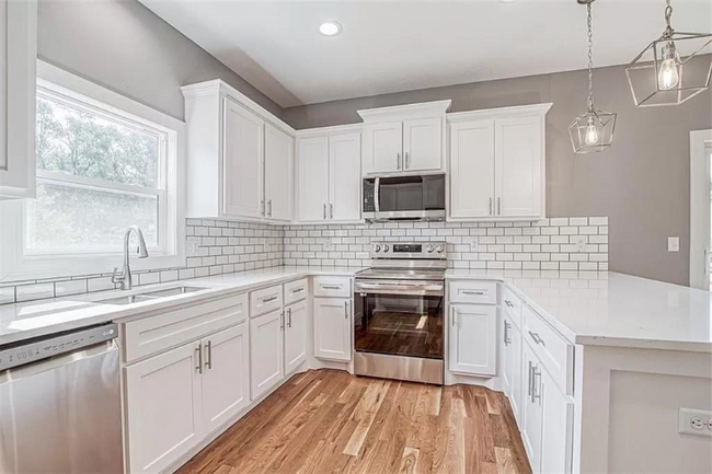 Building Photo - 8260 Sunset Dr